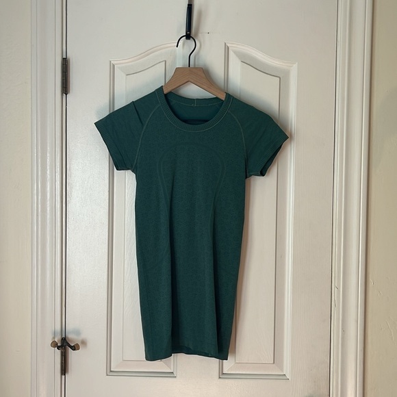 Lululemon | Swiftly Tech Short Sleeve CrewLaguna / Laguna Size 4 Workout Running - Picture 6 of 12